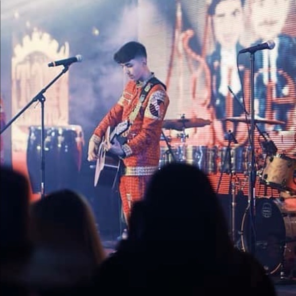 Meet your Posher, Gaby - Picture 1 of 1